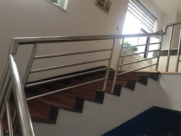 不锈钢楼梯扶手生产加工